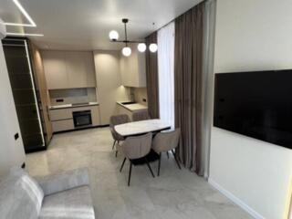 В продаже стильна двухкомнатная квартира с дизайнерским ремонтом в Жк 