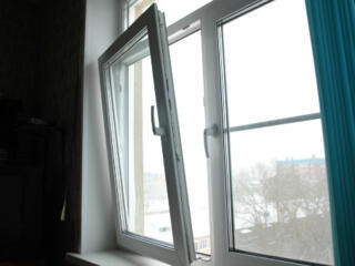 Качественный ремонт пластиковых окон и дверей