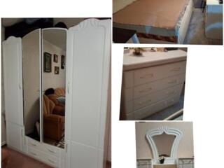 Продам спальный гарнитур