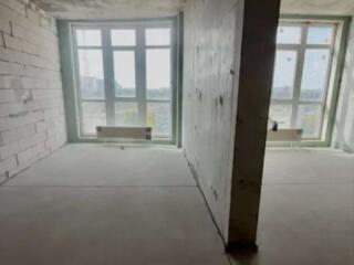 Продам квартиру 42 кв. м., 13/25, новый дом, жк 4 Сезона.