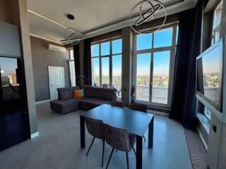 1977. Двухуровневый пентхаус с панорамным видом на море в ЖК «Бельэтаж