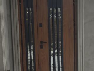 Продам отличную входную дверь