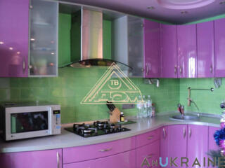 Продам трехкомнатную квартиру на ул. Тополевой.