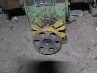 Продам 2 редуктора. Большой 1/40. 1500p. Маленький 1/15.800p 