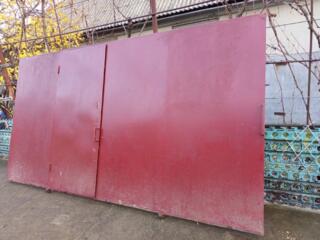 Ворота на роликах с калиткой и замком.