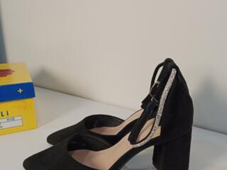 Продам туфли и кроссовки Nike Blazer Low sacai KAWS.