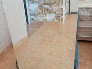 Зеркало качественное и состояние нормальное(размеры -97х52см)