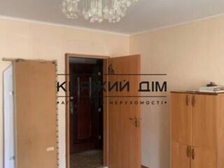 Продаж 4-кімнатної квартири по вул. Драгоманова, 20. Цегляний будинок 