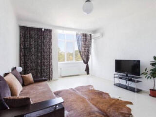 Просторная и светлая квартира площадью 87 м² в одном из лучших домов .