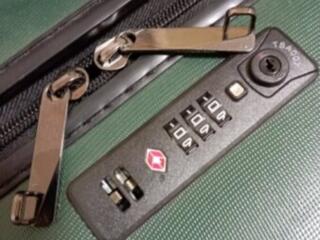 Чемодан новый, большой крепкий.