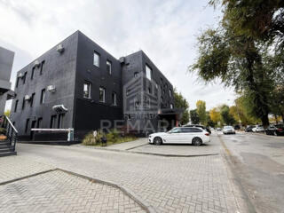 Chirie oficiu cu terasă proprie si parcare privata, amplasat în ...