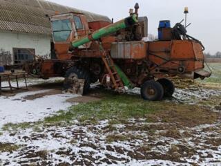 Продается комбайн (2000) и гусеничный трактор с плугом(3500 $)