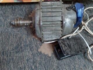 Продам двигатель. Торг. и кабель 3/4.20м.