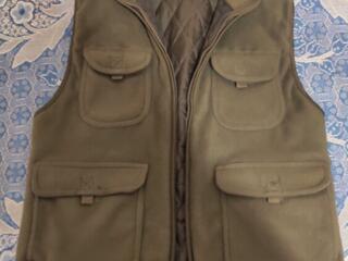 Продам жилетки по 100р.