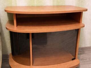 Продам тумбочку под телевизор. В очень хорошем состоянии