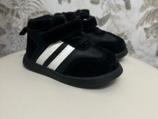 Продам демисезонные ботинки