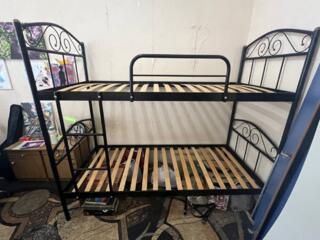 Продам кровать двухъярусную, торг