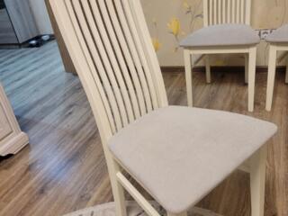 Продам комплект стульев