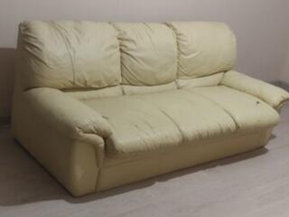 Кожаный диван и кресло