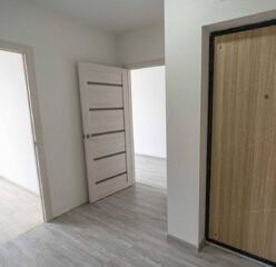 Продается 1-комнатная квартира с ремонтом в светлых тонах на 2 этаже .