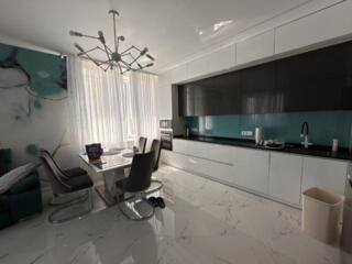 К продаже предлагается просторная 4-комнатная квартира с видом на ...