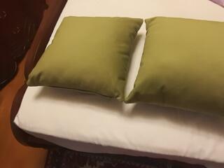 Подушки декоративные, 2 шт., 150 лей.