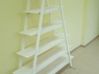 Стойка-этажерка белая для дачи треугольная многофункциональная б/у