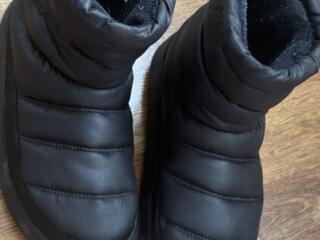 Женские сапоги Lacoste, зимние дутики(на ногу 24см)