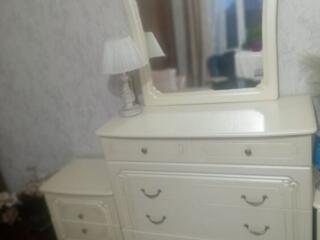 Комод с зеркалом
