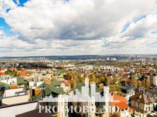 Vă propunem spre vânzare acest penthouse cu 2camere și living,sect. ..