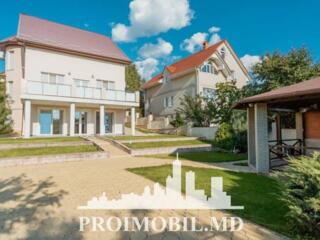 ​ Vă propunem spre chirie această casă amplasată în Codru, str. ...