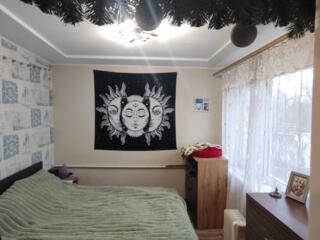 Продам в Одессе 4-х комнатную квартиру. Газовый дворовой. Район дома .