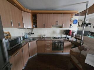 В продаже светлая просторная трехкомнатная квартира – первая линия ...