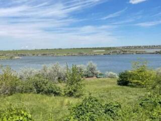 Предлагается к продаже земельный  участок общей площадью 10 соток в ..