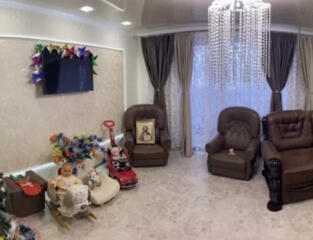 Продам 3-х комнатную квартиру с ремонтом в пгт Черноморское (Чабанка, 