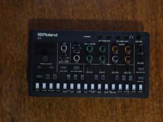 Синтезатор Roland AIRA Compact S-1