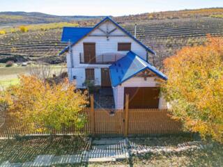 Casă Spațioasă cu 2 Nivele și confort modern – 10 Ari, Băcioi (sat Fru