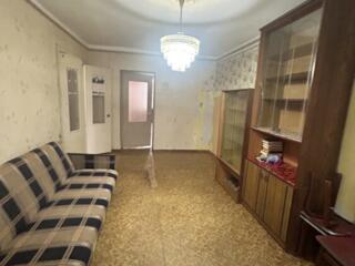 Балка. 2комнаты, 3 этаж из 5, седедина дома.