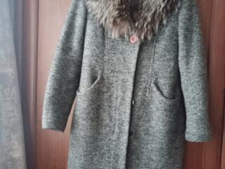 Продам верхнюю одежду для женщин