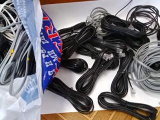 Телефонные провода - примерно 100 штук.