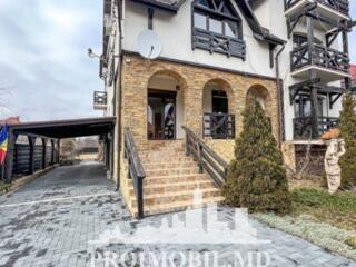 Se oferă închiriecasăîn 2 etaje,cu suprafața totală de450mp + 12 ...