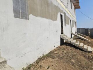 В продаже двухэтажный таунхаус в коттеджном городке в Прилиманском. ..