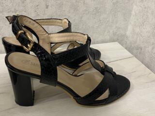 Женская обувь