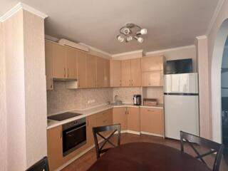 Продается просторная 2-комнатная квартира ул. Бреуса