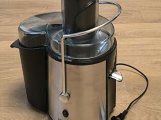 Продам новую соковыжималку SCARLETT SC-018