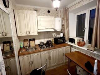 Продаю двухкомнатную квартиру в центре