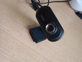 Продаю почти новую вэбкамеру, подходит для 10 винды