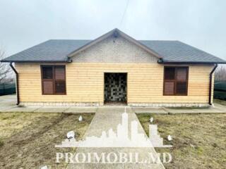 Vă propunem spre vânzare această casă în Sângera, cu suprafața totală 