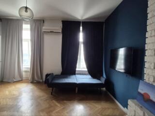 Продам 2х комнатную  квартиру в историческом центре города.