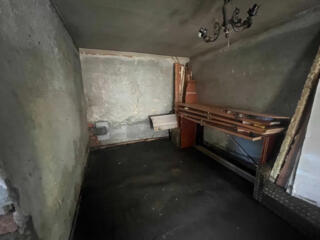 Продам 2-х кімнатну квартиру під ремонт (вул. Чорноморського козацтва)